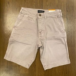 AE men’s 28” waist shorts, color gray. NWT.
